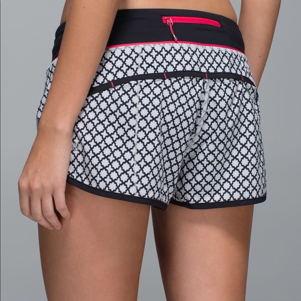 RARE Lululemon Speed Shorts Soul Geo Silver Spoon